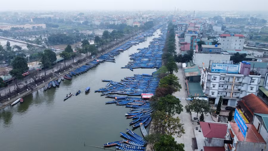 Để đảm bảo công tác phòng chống dịch ở Chùa Hương, tại 3 cổng trạm vào khu di tích huyện Mỹ Đức đã bố trí đầy đủ lực lượng yêu cầu du khách thực hiện nghiêm 5K.