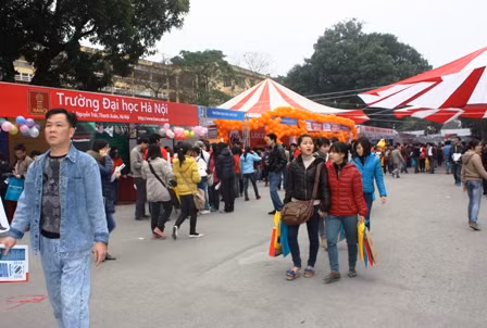 Ngày hội có sự tham gia của gần 80 cơ sở đào tạo ĐH, CĐ, TCCN trên cả nước. Ảnh: gdtd.vn