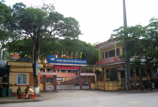 An ninh thắt chặt tại các điểm thi ở Yên Bái An ninh thắt chặt tại các điểm thi ở Yên Bái