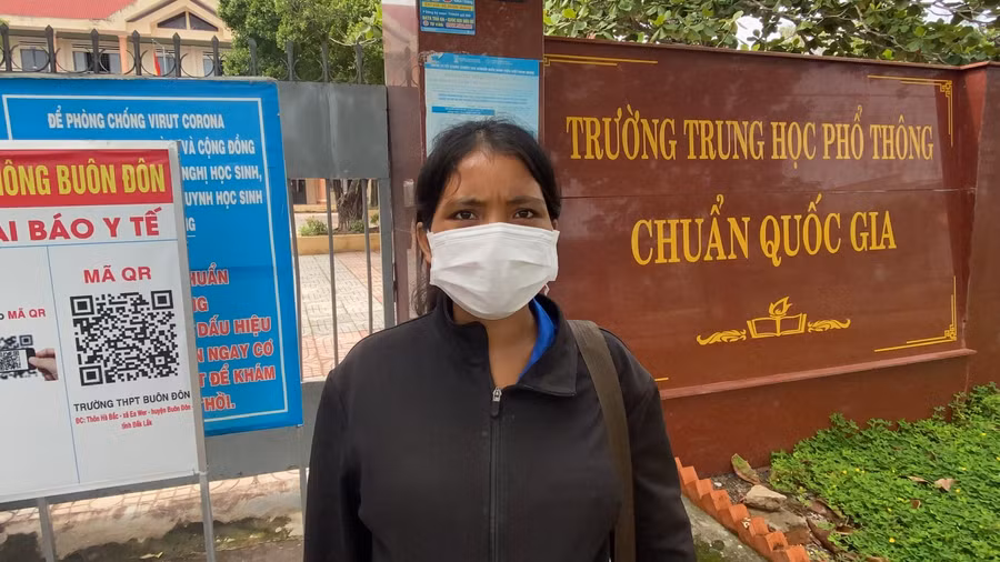 Nữ sinh người M" Nông H" Luộc Liêng Hót với khát vọng trở thành cô giáo để giúp đỡ trẻ em ở miền quê nghèo thay đổi số phận.