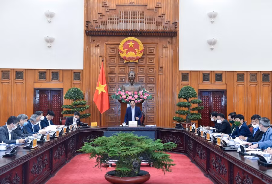 Thủ tướng Phạm Minh Chính khẳng định: Quan điểm chỉ đạo của Đảng, Nhà nước là quyết tâm, phấn đấu sản xuất bằng được vaccine, thuốc điều trị trong nước để chủ động phòng chống dịch hiệu quả, tiết kiệm ngân sách và chứng minh trí tuệ, sức sáng tạo của con người Việt Nam. Ảnh: VGP/Nhật Bắc