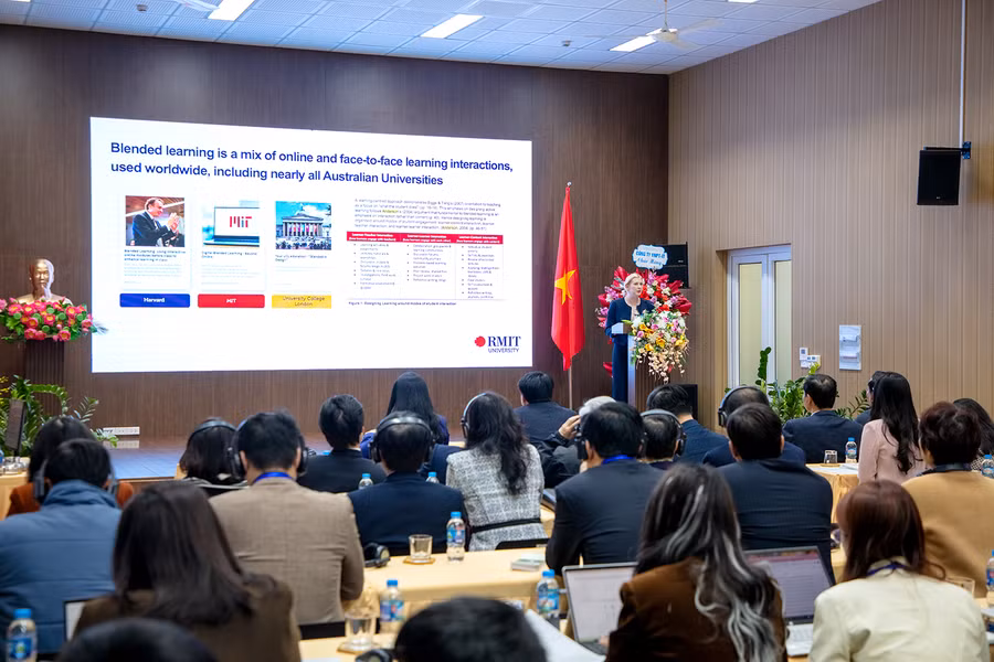 Hội thảo về Đào tạo trực tuyến với sự tham gia của nhiều chuyên gia, nhà quản lý giáo dục. Hội thảo về Đào tạo trực tuyến với sự tham gia của nhiều chuyên gia, nhà quản lý giáo dục.
