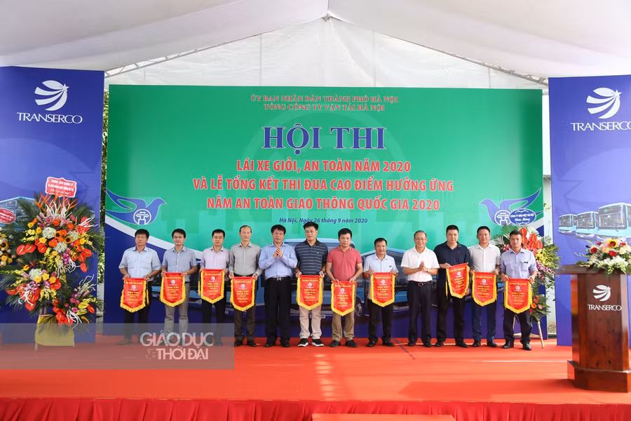 Kết thúc Hội thi, Ban tổ chức tiến hành trao nhiều giải thưởng cho các tập thể và cá nhân đạt thành tích cao.