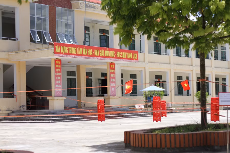 Công tác chuẩn bị tại điểm thi Trung tâm GDNN – GDTX huyện Quỳnh Phụ.