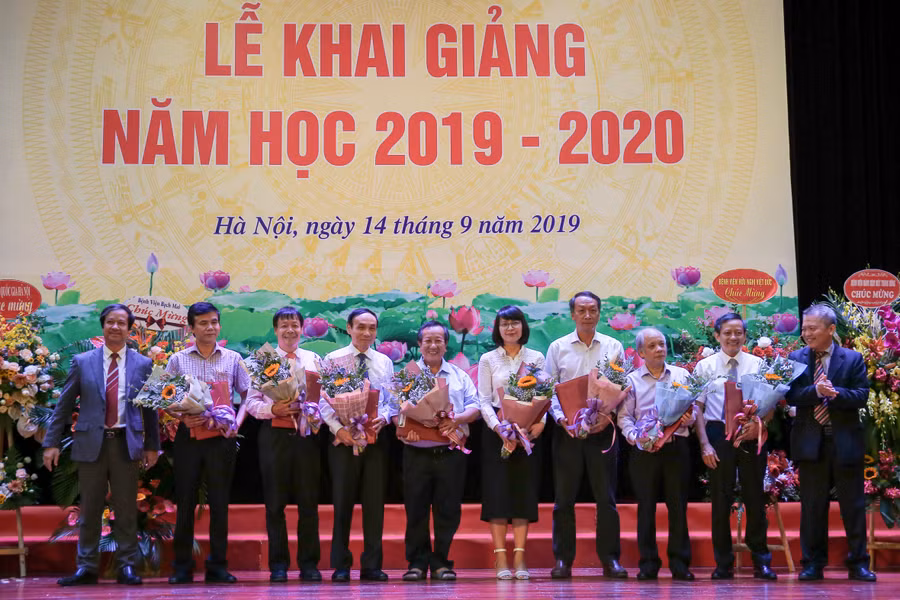 Khoa Y dược công bố quyết định thành lập thêm 8 bộ môn mới.