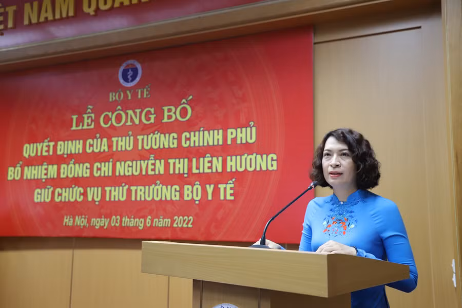 Tân Thứ trưởng Bộ Y tế Nguyễn Thị Liên Hương phát biểu tại buổi lễ.