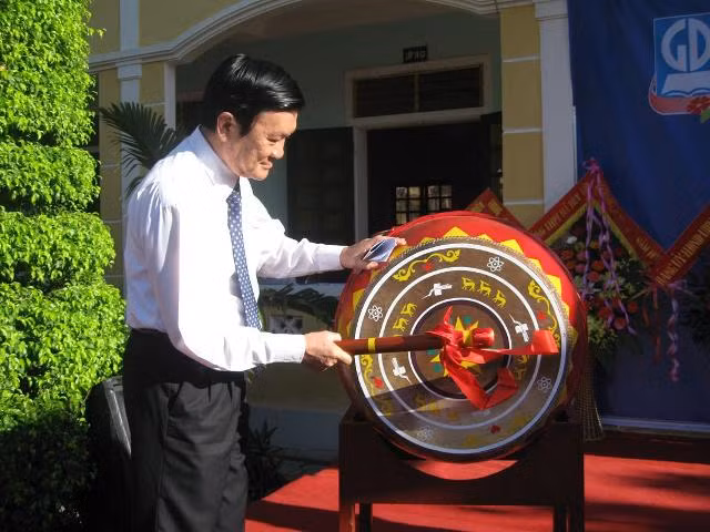 Phấn đấu làm giầu thêm truyền thống trường THPT chuyên Phan Bội Châu ảnh 2