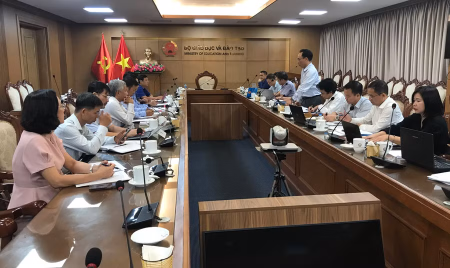 Thứ trưởng Hoàng Minh Sơn phát biểu tại buổi làm việc.