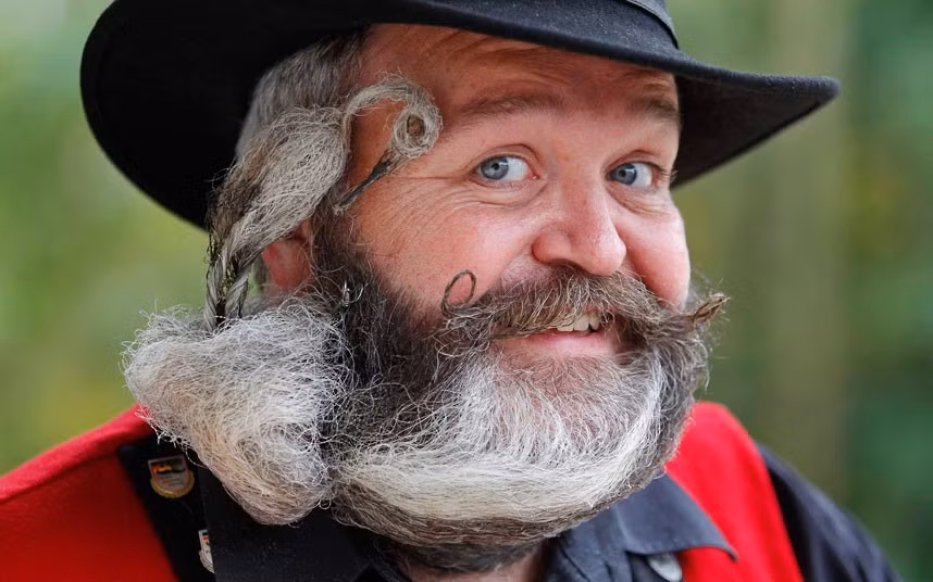 Những hình ảnh ấn tượng trong tuần ảnh 8 German hairdresser Elmar Weisser, 48, shows off his beard, which is shaped like a stork, during the 2012 European Beard and Moustache Championships in Wittersdorf near Mulhouse, Eastern France. Weisser, who won the World Beard and Moustache Championship in 2011, ranked second in the freestyle category this year.