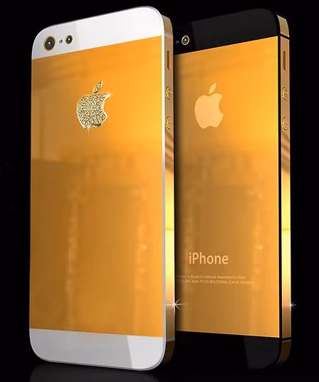 Nhà thiết kế Anh Stuart Hughes đã tuyên bố giới hạn số lượng iPhone 5 mạ vàng là 100 chiếc, mỗi chiếc có giá 21.995 bảng Anh. Liverpool designer Stuart Hughes has announced a limited edition of 100 18ct gold iPhone 5s at a whopping £21,995 each. His company say they will kit out the 64GB version handset with gold and diamond furnishings. Mr Hughes claims to have previously made an iPhone 4S Elite Gold for £6 million for an unnamed Australian businesswoman.