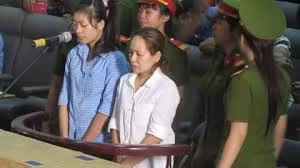Nước mắt muộn màng của bảo mẫu hành hạ trẻ