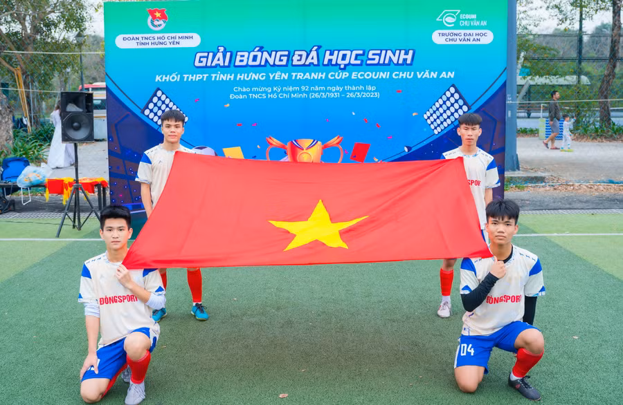 Giải bóng đá nam học sinh THPT tỉnh Hưng Yên chính thức khai mạc ngày 11/3.