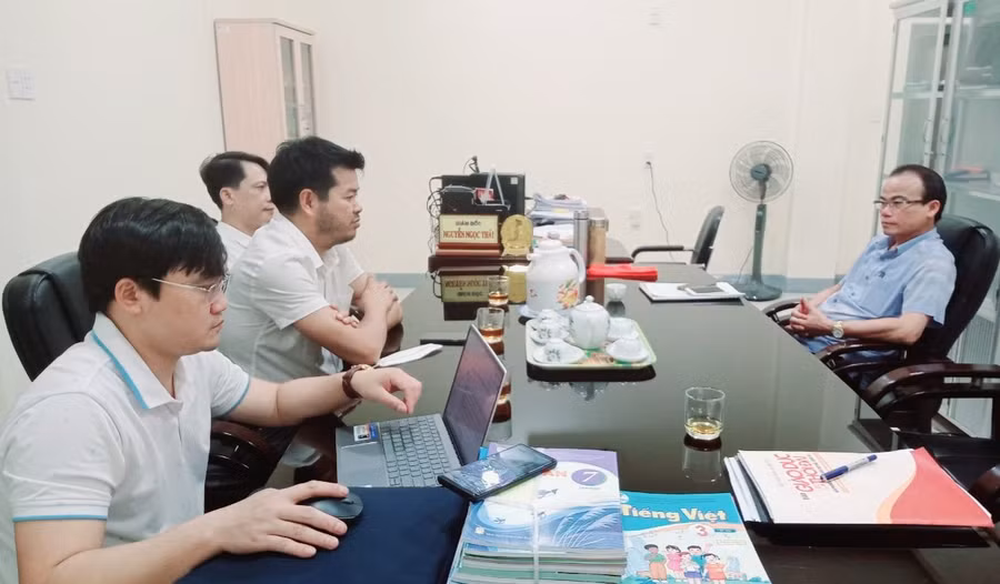 Đoàn công tác làm việc với Sở GD&amp;ĐT Quảng Ngãi.
