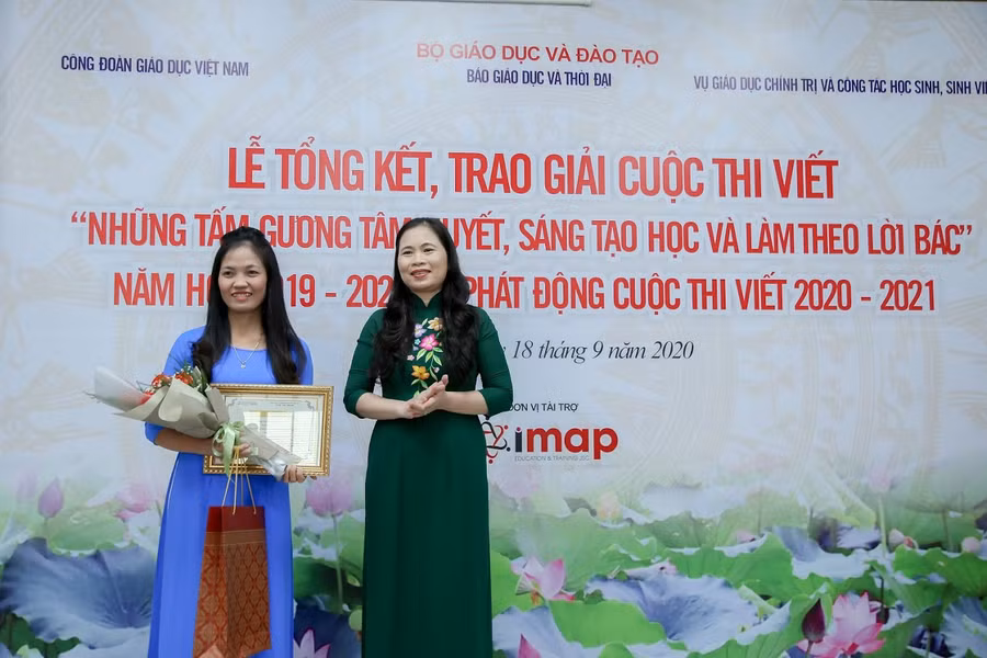 Trao giải Nhì