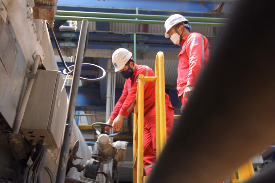 NMĐ Vũng Áng 1 đang dừng Tổ máy số 1 để đại tu nhưng vẫn vận hành vượt kế hoạch sản lượng được giao. NMĐ Vũng Áng 1 đang dừng Tổ máy số 1 để đại tu nhưng vẫn vận hành vượt kế hoạch sản lượng được giao.