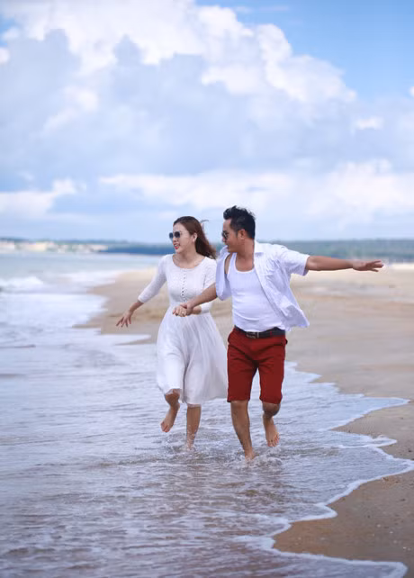 Anh cuoi cua dien vien Thien Bao va ban gai kem 16 tuoi - Anh 1