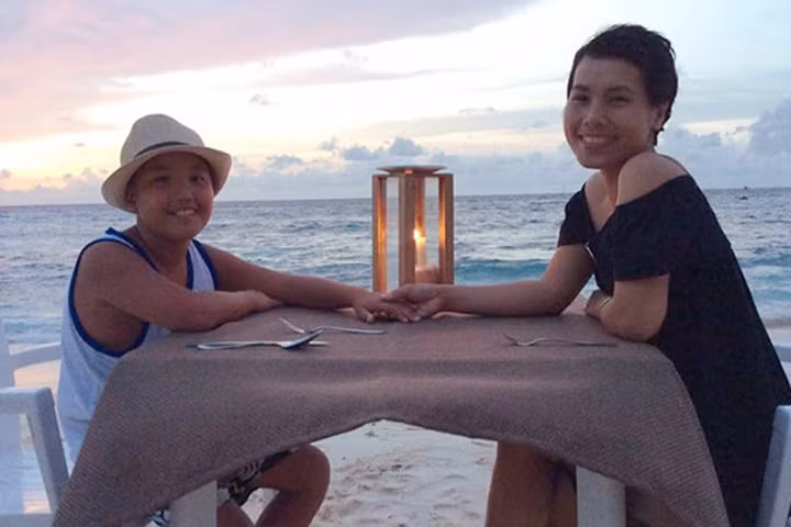 Chuyến đi Maldives trong mơ của mẹ đơn thân ung thư và con trai