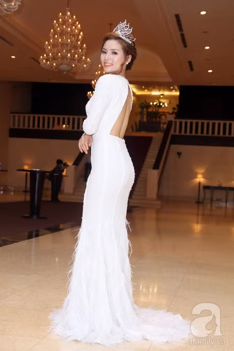 Sao Viet hoa than thanh thien nga long lay khien fan ngo ngan - Anh 9