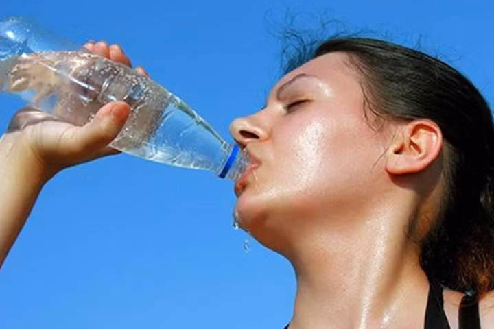 Táo bón, bụng mỡ và nóng trong người... nhất định bạn phải giải độc cơ thể