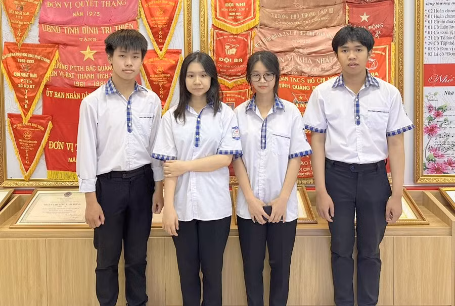 Bốn học sinh của Trường THPT Lương Thế Vinh giành giải Nhất tại Kỳ thi chọn học sinh giỏi cấp tỉnh lớp 11 năm học 2022-2023.