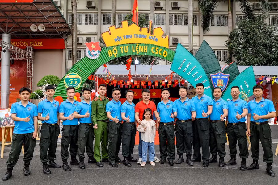 Tham gia hội trại năm nay có 20 gian trại đến từ các lớp các đơn vị khác nhau trong và ngoài học viện. Các gian trại đều được thầy và trò của học viện dành rất nhiều thời gian, tâm huyết, đầu tư công phu. Tham gia hội trại năm nay có 20 gian trại đến từ các lớp các đơn vị khác nhau trong và ngoài học viện. Các gian trại đều được thầy và trò của học viện dành rất nhiều thời gian, tâm huyết, đầu tư công phu.