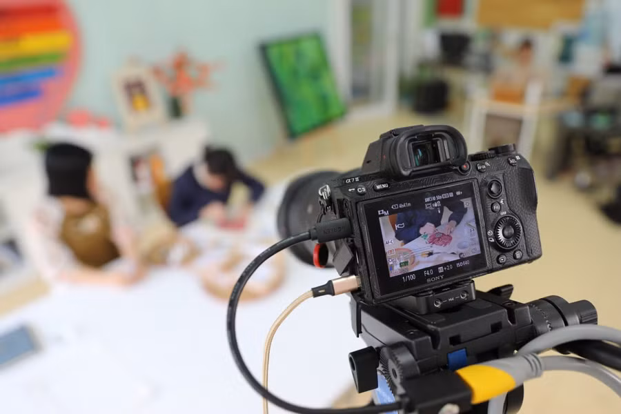 Đa dạng từ chất liệu cho tới hình thức thực hiện, các workshop mỹ thuật trong Gió đầu mùa 2 được hướng dẫn và giới thiệu bởi những nghệ sĩ và nghệ nhân hàng đầu như Họa sĩ Vũ Kim Thư với nghệ thuật giấy dó; Điêu khắc gia Thái Nhật Minh với chất liệu giấy bồi hay đến với nghệ thuật in khắc của nghệ sĩ Phạm Khắc Quang,….