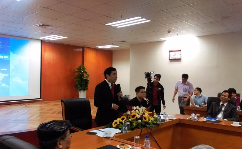 Họp báo công bố ấn phẩm "Đánh giá kinh tế Việt Nam thường niên 2017: Tháo gỡ rào cản đối với sự phát triển của doanh nghiệp"