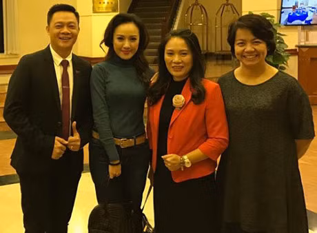 Trang phuc khong bao gio duoc len song cua MC Hoai Anh - Anh 1