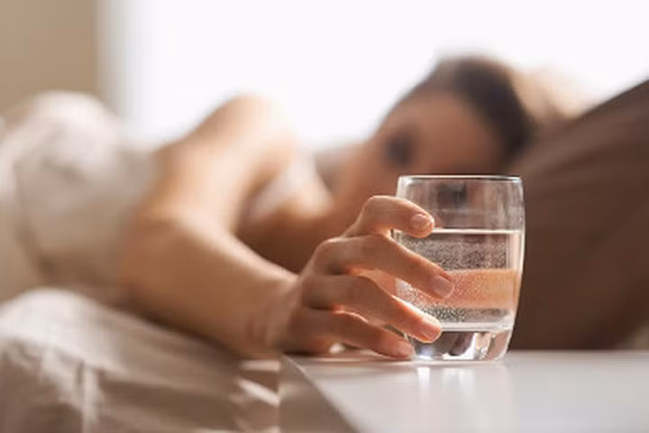 Uống nước khi bụng đói trong vòng 1 tháng và kết quả không ngờ phụ nữ nào cũng mơ