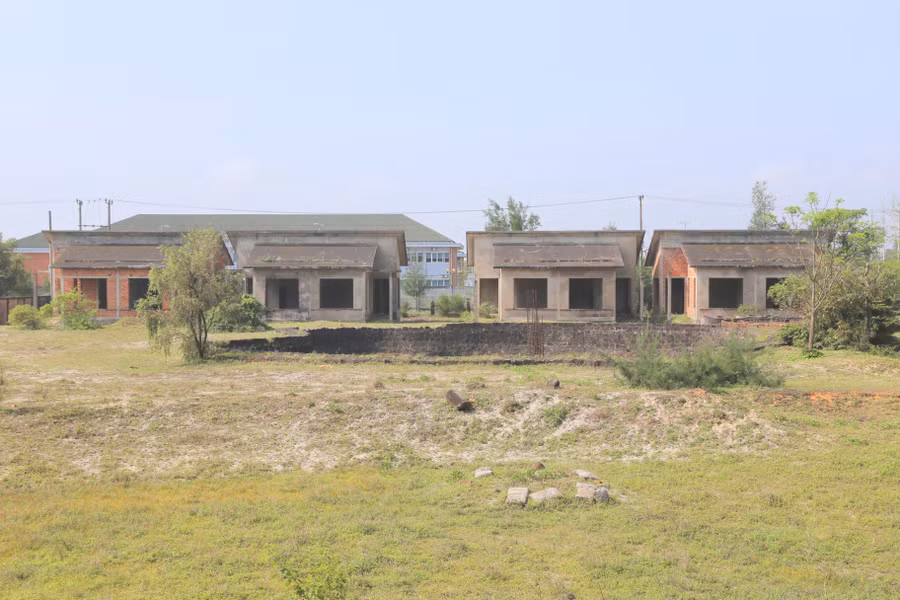 Ngoài những quy hoạch "treo", tỉnh Quảng Trị cũng có biện pháp xử lý kiên quyết đối với các dự án cố tình kéo dài qua nhiều năm nhưng không triển khai xây dựng. Ngoài những quy hoạch "treo", tỉnh Quảng Trị cũng có biện pháp xử lý kiên quyết đối với các dự án cố tình kéo dài qua nhiều năm nhưng không triển khai xây dựng.