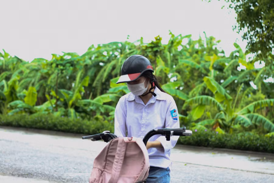 Do thời gian nghĩ giữa 2 buổi thi ngắn nên một số thí sinh chọn phương án đến điểm thi sớm để tinh thần thoải mái.