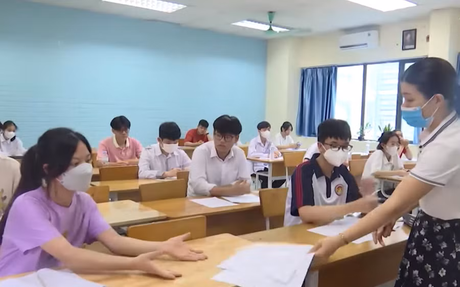Kỳ thi vào lớp 10 chuyên Trường THPT chuyên Biên Hòa được tổ chức an toàn, nghiêm túc.