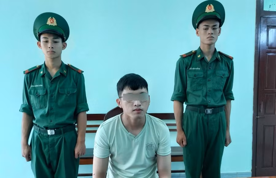 Trần Quang Quyết tại cơ quan điều tra biên phòng Gia Lai. (Ảnh: Biên phòng Gia Lai cung cấp)