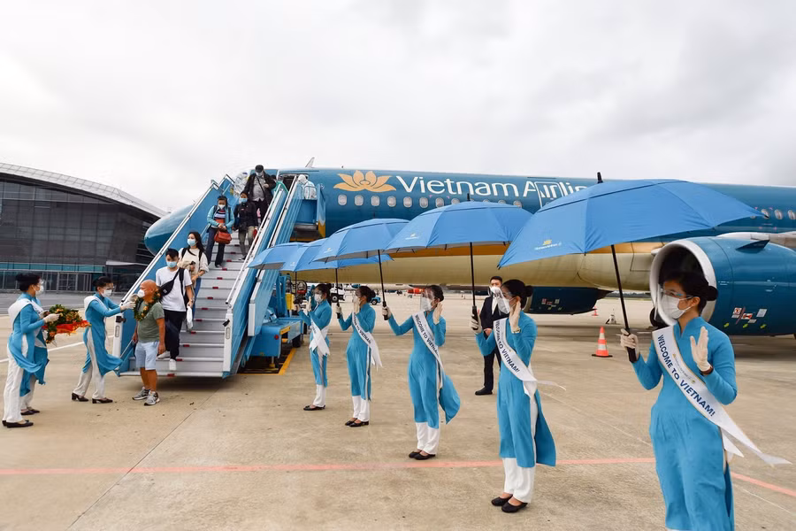 Chuyến bay chở các hành khách mang quốc tịch nước ngoài gồm Hàn Quốc, Mỹ, Anh, Pháp, Đức, Áo, Séc, Thụy Sĩ, Đan Mạch, Thụy Điển, Nauy, Australia