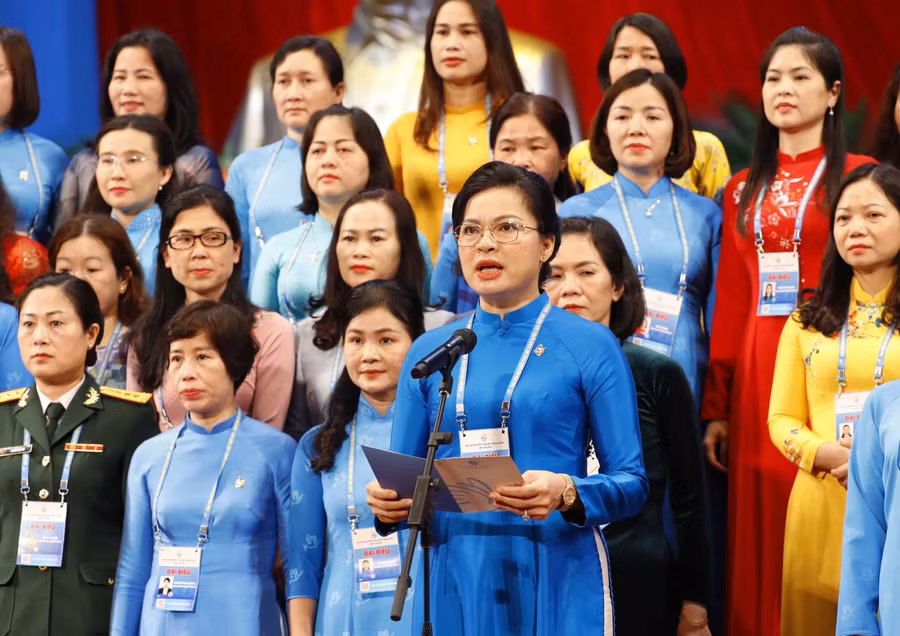 Chủ tịch Trung ương Hội Phụ nữ Việt Nam Hà thị Nga phát biểu nhận nhiệm vụ.