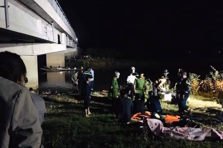 Thi thể em Trịnh Đình Hai được cơ quan chức năng tìm thấy vào khoảng 21h ngày 25/2. Ảnh: Vietnamnet