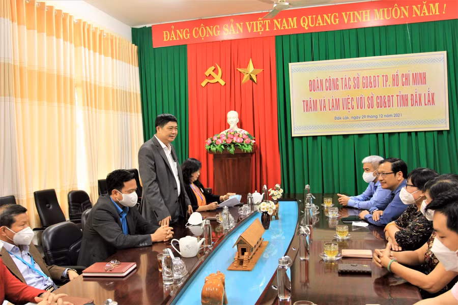 Ông Phạm Đăng Khoa, Giám đốc Sở GD&amp;ĐT tỉnh Đắk Lắk phát biểu tại buổi làm việc.
