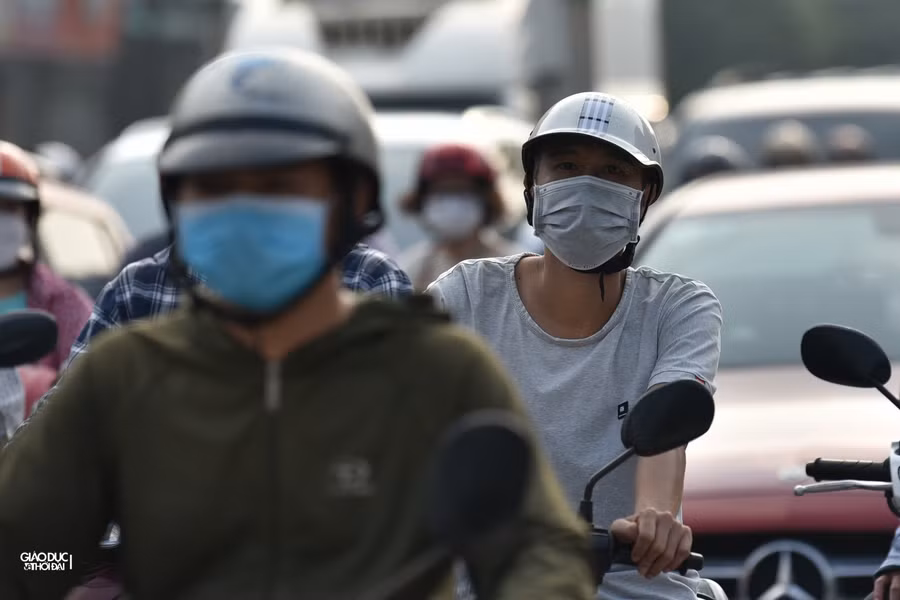 Đường phố Hà Nội đông “như nêm” trong ngày đầu nới lỏng giãn cách xã hội ảnh 14