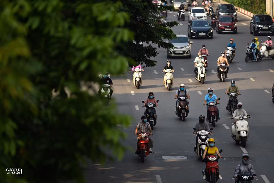 Cũng trong hôm nay, TP Hà Nội chính thức không kiểm tra giấy đi đường.
