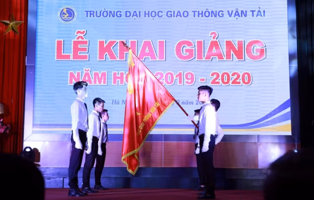 Lễ khai giảng.