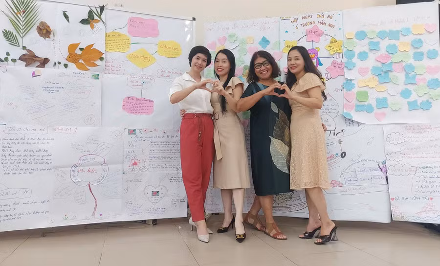 Cô - trò cùng "Xả xì trét". Cô - trò cùng "Xả xì trét".