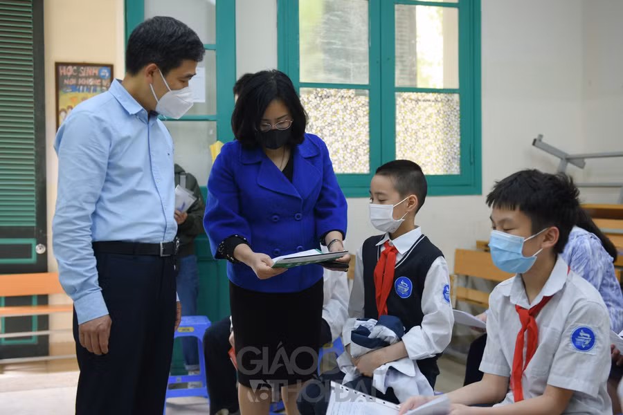 Với các trẻ có bệnh nền, quận Hoàn Kiếm chủ động phối hợp với Bệnh viện Phụ sản Hà Nội để tiêm cho các em.
