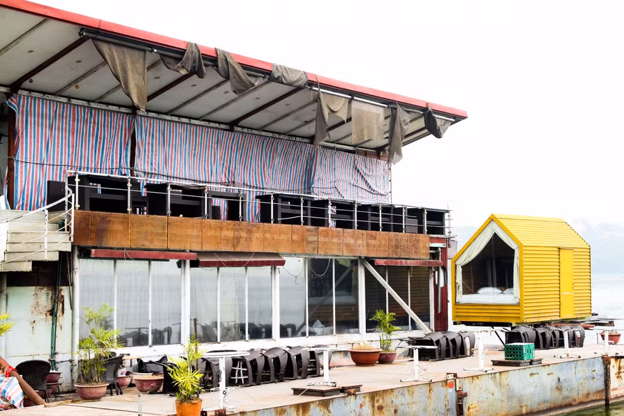 Một góc Đầm Bảy (hồ Tây) thơ mộng qua năm tháng đã trở thành một địa điểm được gán với cái tên "nghĩa địa du thuyền".