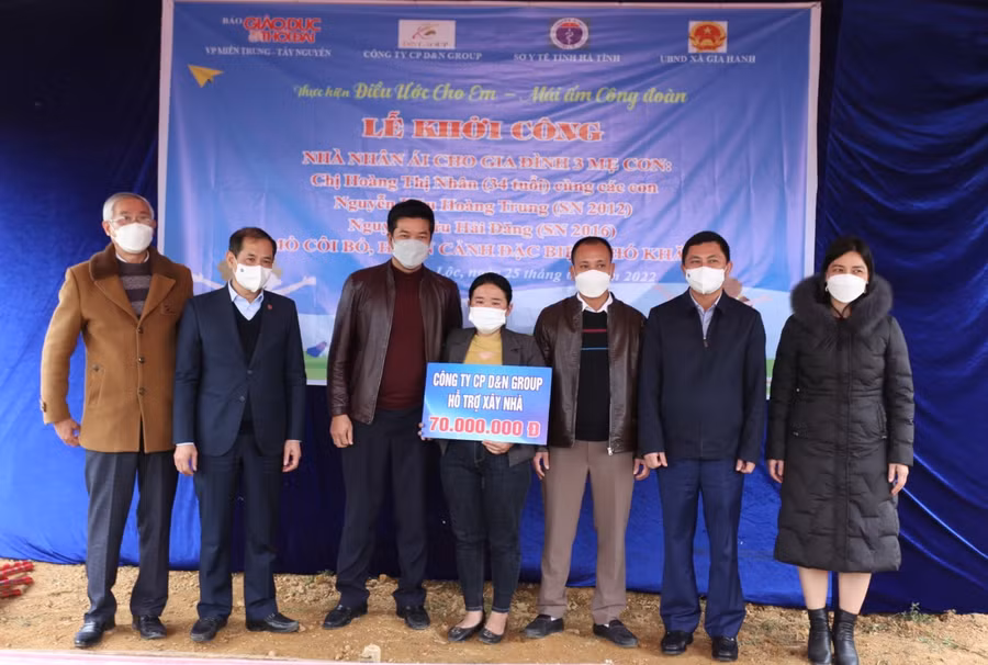 Công ty Cổ phần D&amp;N Group hỗ trợ 70 triệu đồng xây nhà nhân ái cho chị Nhân