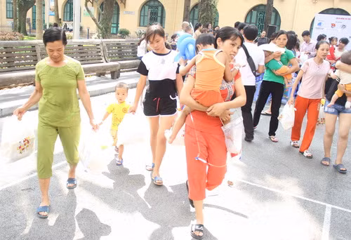 Chương trình nhằm sẻ chia những khó khăn, gánh nặng của các bậc cha mẹ và mang đến niềm vui cho các bệnh nhi tại Bệnh viện đa khoa Xanh Pôn