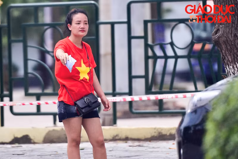 Trước khi trận đấu giao hữu U23 Việt Nam và U23 Myanmar giá vé "chợ đen" ngày càng nóng