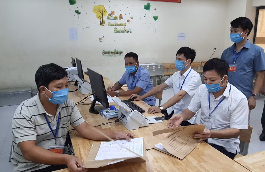 Chấm bài thi trắc nghiệm - kỳ thi tốt nghiệp THPT 2020 tại tỉnh Hà Nam