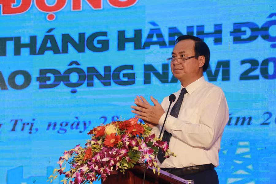 Chủ tịch UBND tỉnh Quảng Trị chỉ đạo sớm giải quyết chế độ cho giáo viên.