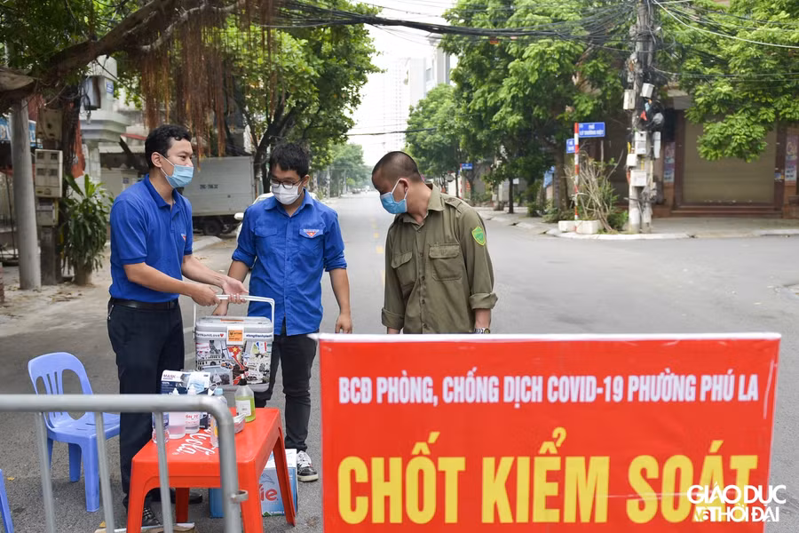 Hàng trăm suất đồ uống mỗi ngày tiếp sức cho lực lượng chốt kiểm soát dịch ảnh 8