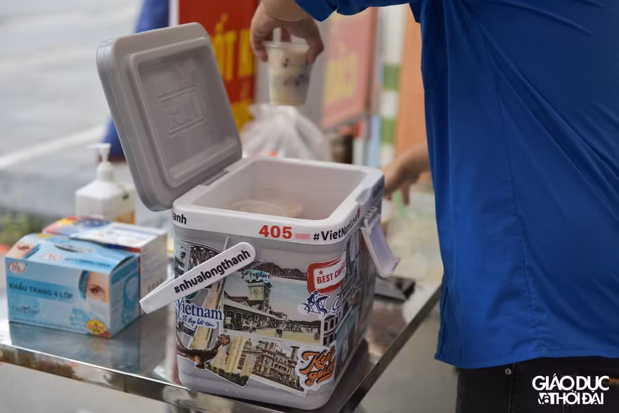 Hàng trăm suất đồ uống mỗi ngày tiếp sức cho lực lượng chốt kiểm soát dịch ảnh 9